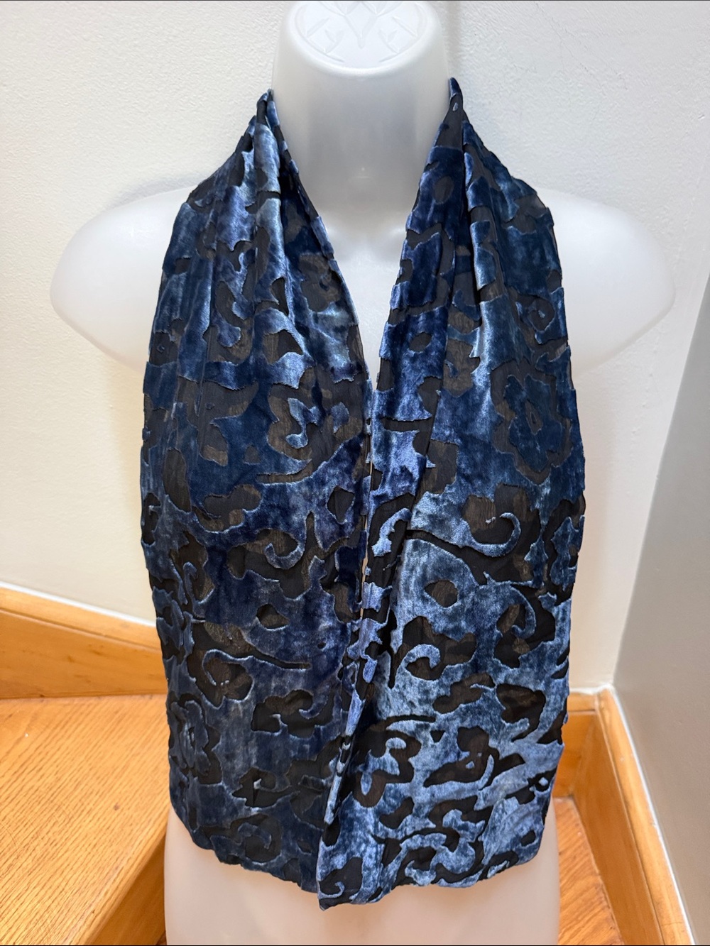 Cyrillus Paris Silk Blend Velvet Burnout Floral Scarf Navy Blue Made in France